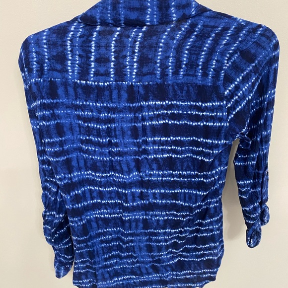 Le Chateau button down blouse - Picture 3 of 3